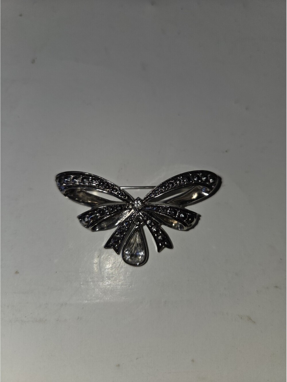 Vintage AVON Bow Dangling Rhinestone Teardrop Pin Brooch SF2